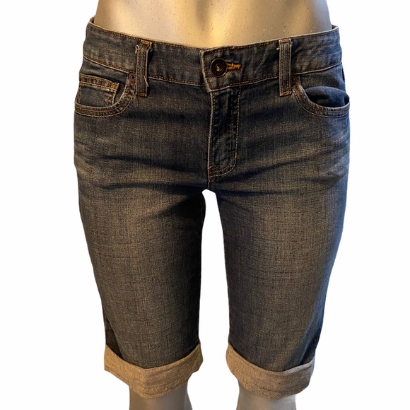 Calvin Klein Capri Jeans Denim Bermuda Cuffed Medium Wash Blue Summer Athleisure - Picture 1 of 7